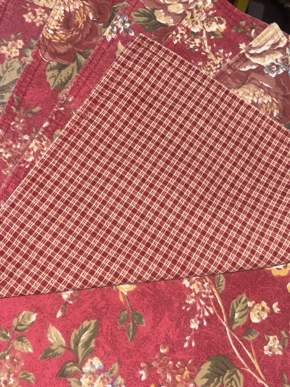 Vintage farmhouse, decor, placemats cloth floral / checkered